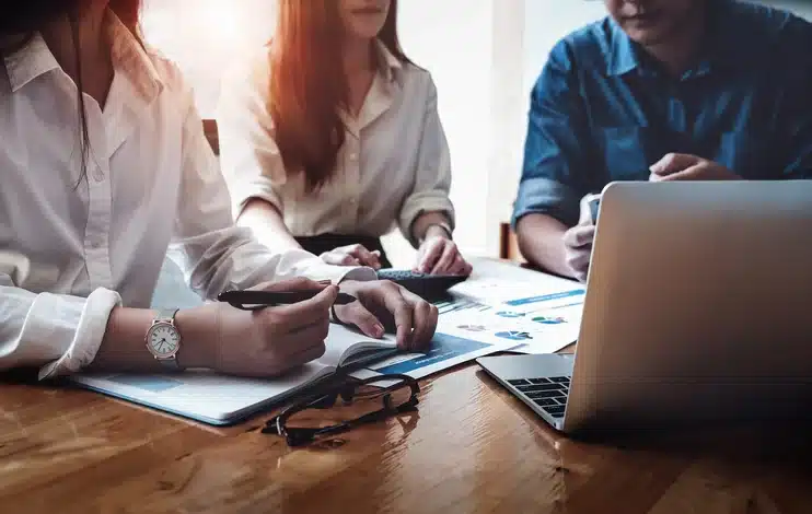 1032388356FinanceDirector
